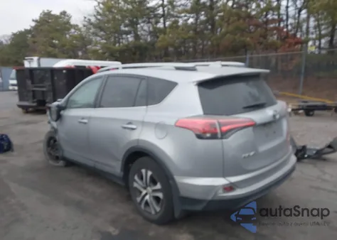 2018 Toyota Rav4 Le z USA, uszkodzony, nr VIN 2T3BFREV6JW725180